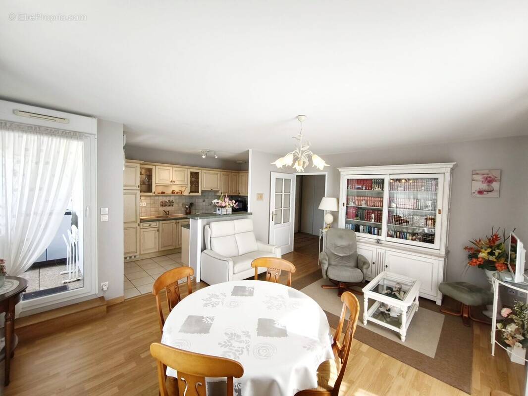 Appartement à SAINT-DENIS-DE-L&#039;HOTEL