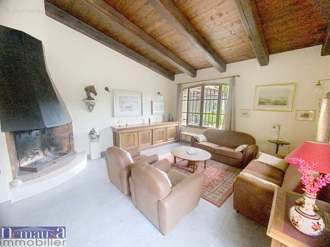 Maison à SAINT-LAURENT-DES-ARBRES