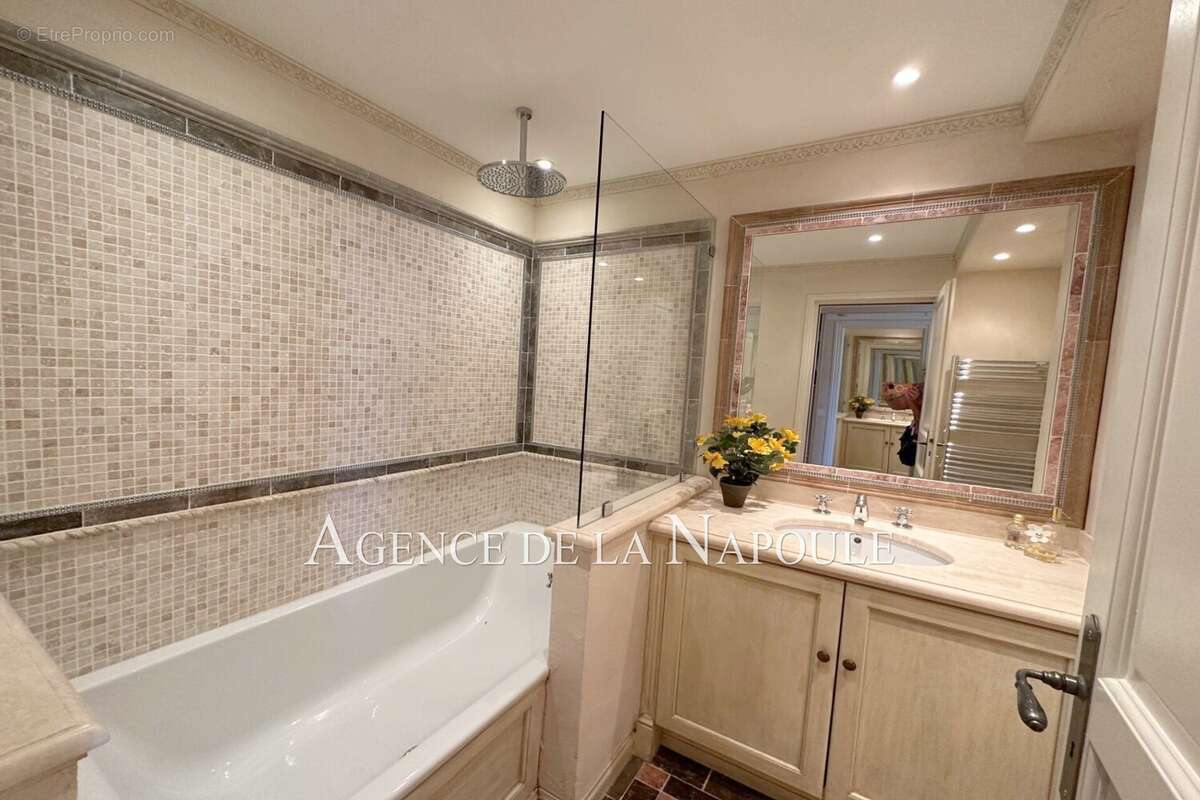 Appartement à MANDELIEU-LA-NAPOULE