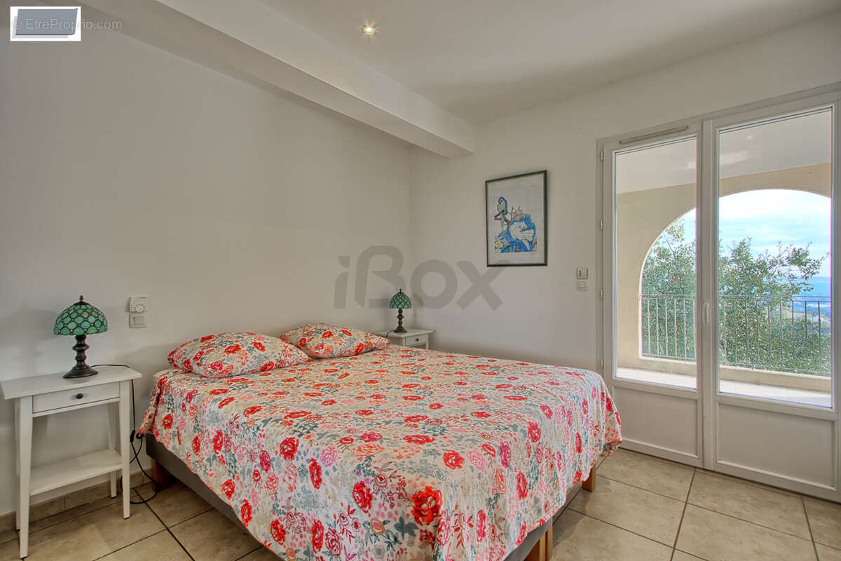 Maison à SOLLIES-VILLE