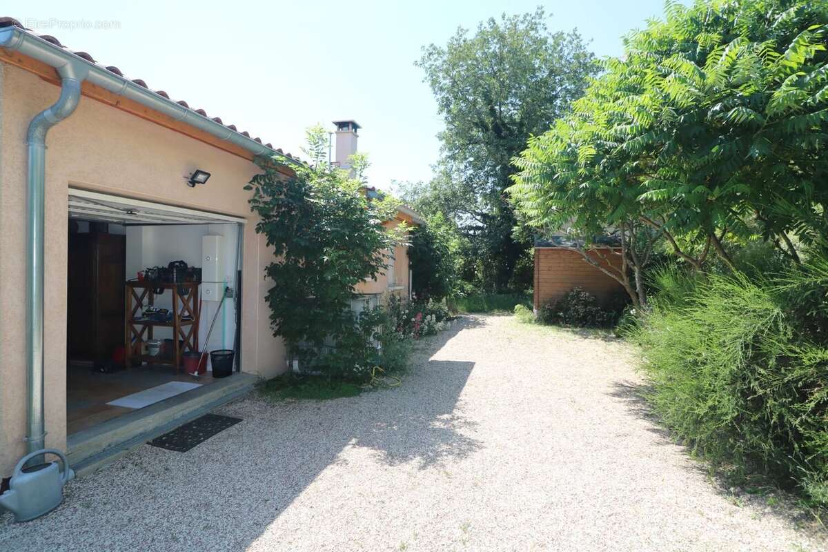 Maison T5 plus garage sur terrain de 750 m² - photo 2