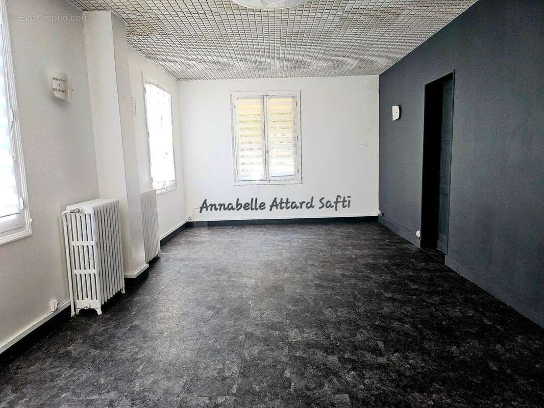 Photo 3 - Commerce à LIGUEUX