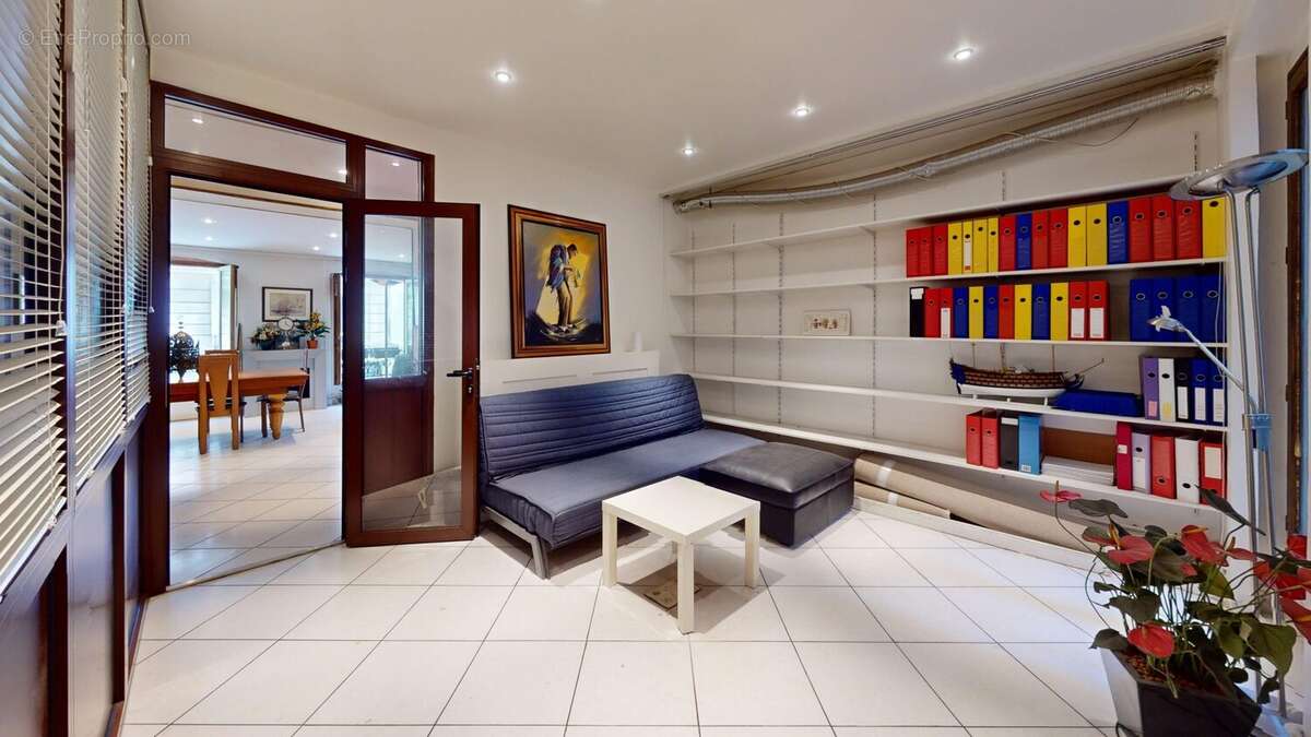 Appartement 75 m² à Paris-10e  - photo 9