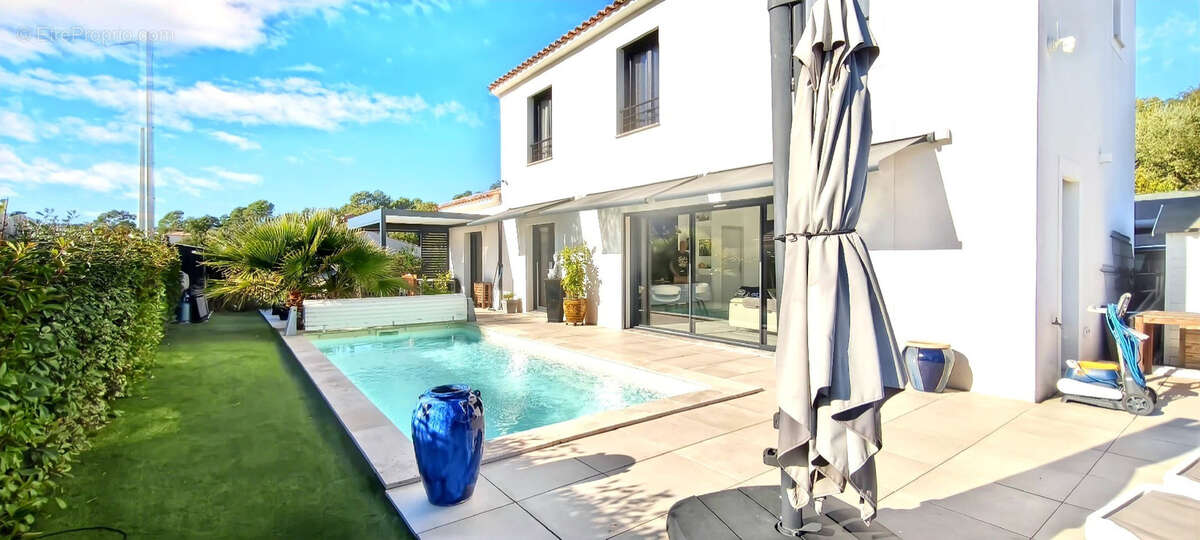 Maison à BAGNOLS-EN-FORET