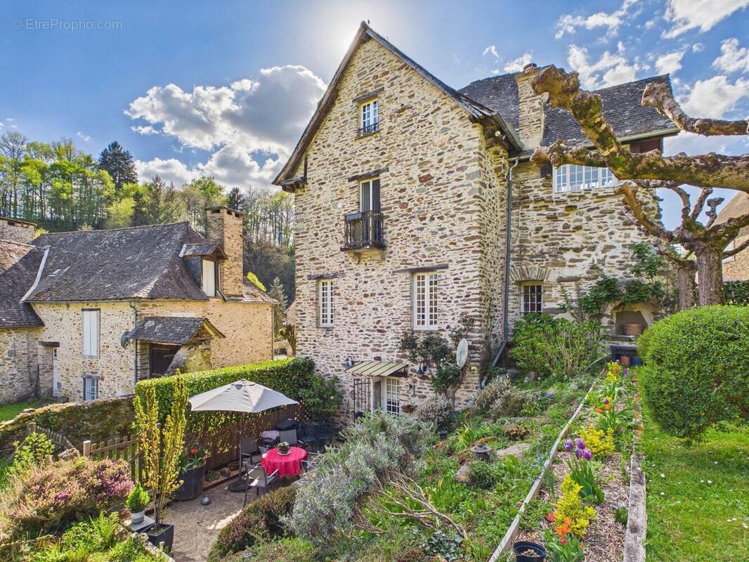 Maison à SEGUR-LE-CHATEAU