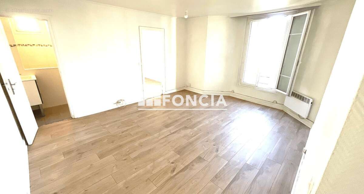 Appartement à LES PAVILLONS-SOUS-BOIS