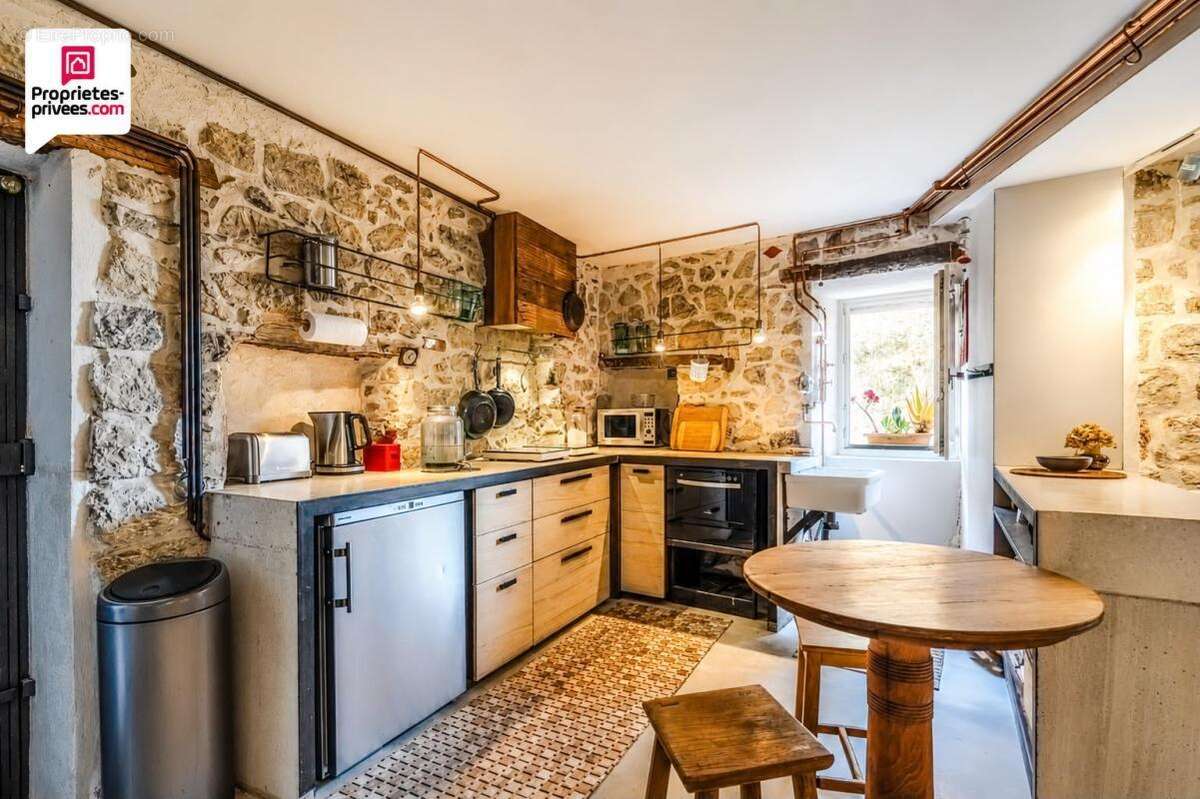Maison à SAINT-CEZAIRE-SUR-SIAGNE