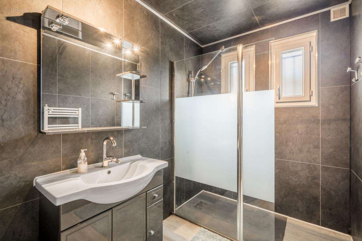 Maison 175 m² à Candillargues  - photo 6