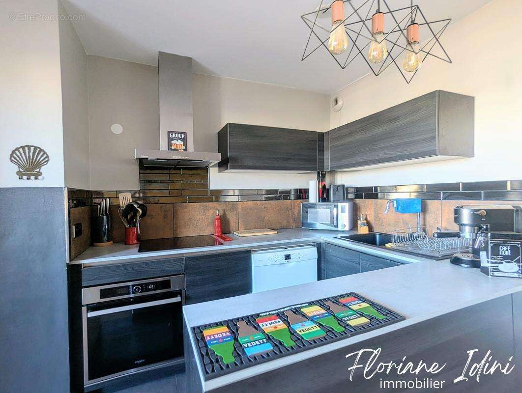 Appartement à MARSEILLE-2E