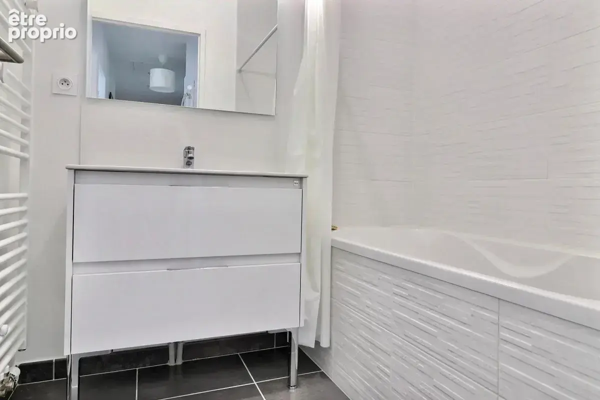 Duplex -80m²- 3 chambres -jardin-parkings - photo 9