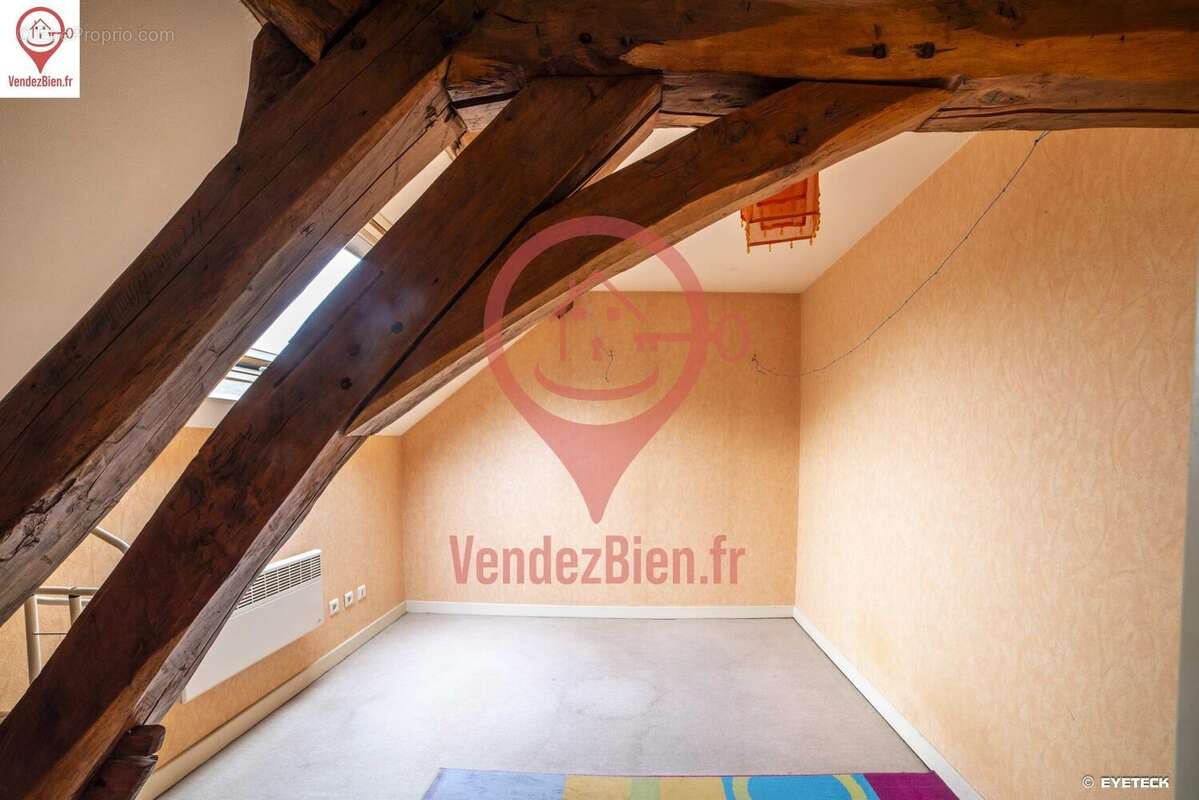 Maison à MOULINS-SUR-YEVRE