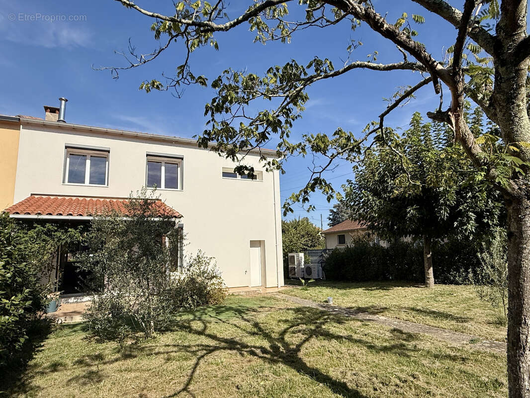 Maison à SAINT-JUERY