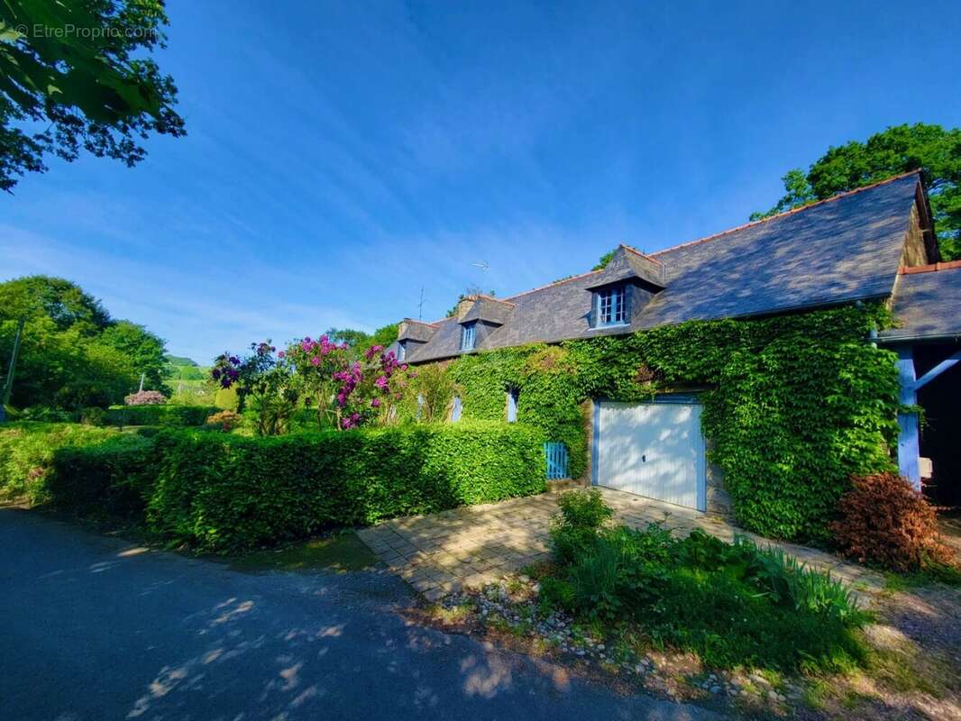 Authentique maison de caractère sur une parcelle de 4470m2 - photo 2