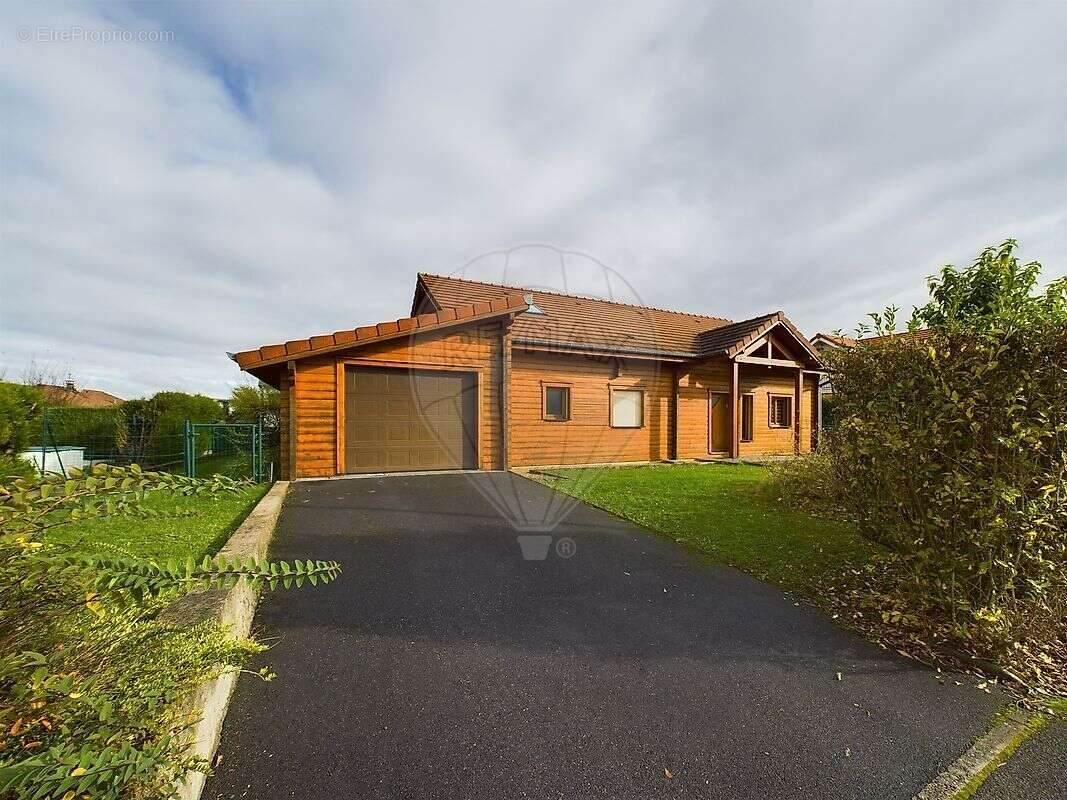 Maison à COSNES-ET-ROMAIN