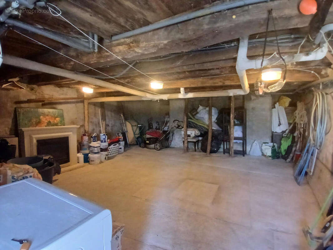 Storage below house - Maison à JUMILHAC-LE-GRAND