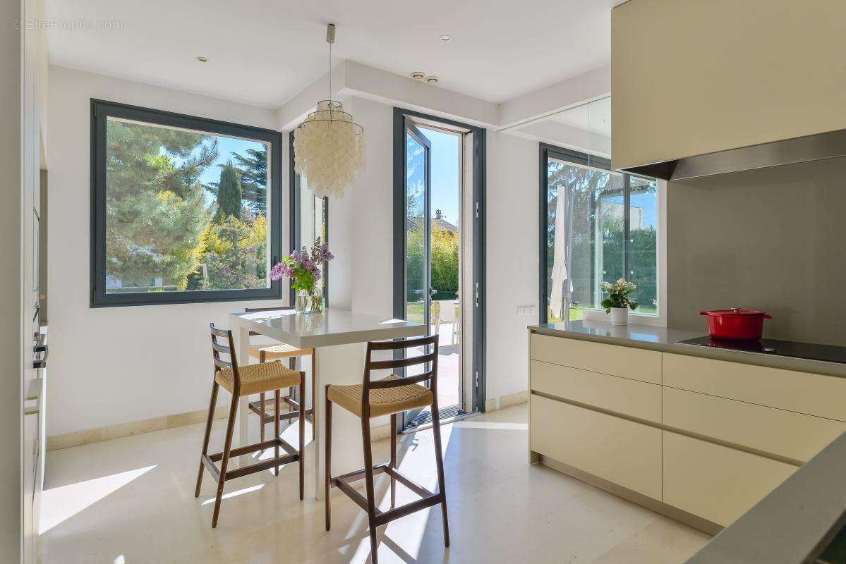 Elégance et prix rare pour cette superbe maison d'architecte ! - photo 8