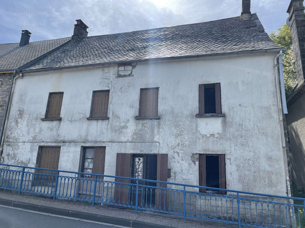 Maison à LAQUEUILLE