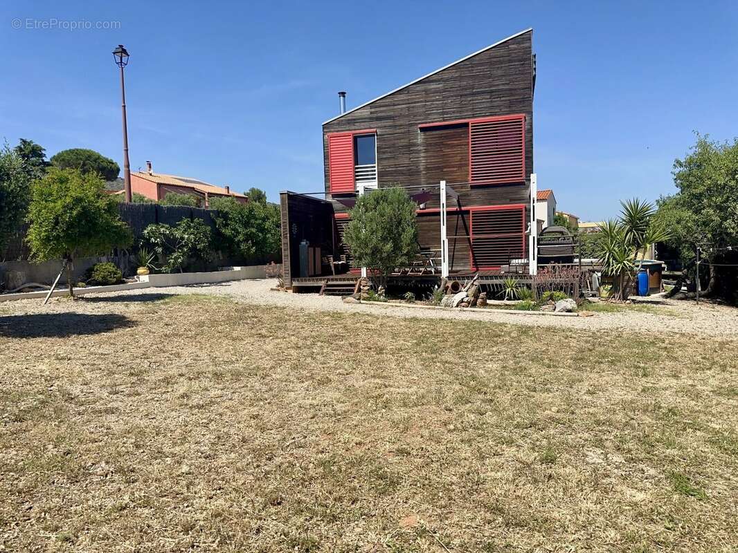 Maison à OPOUL-PERILLOS