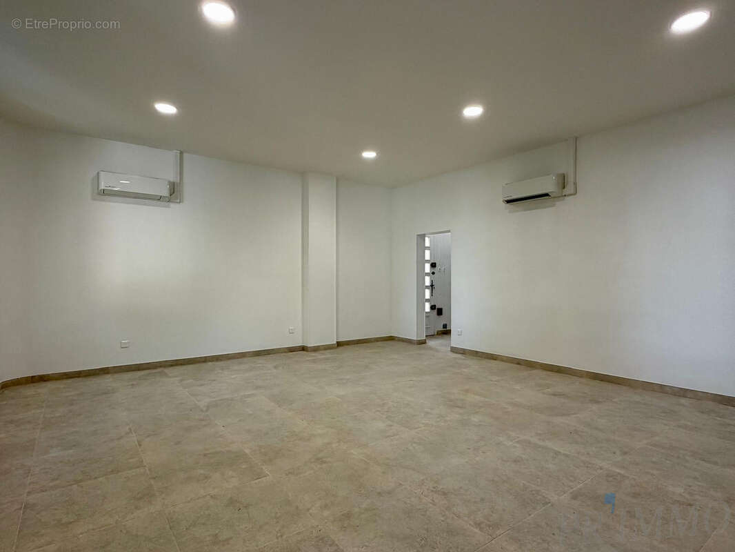 À vendre   local commercial 78 m2 rénové   centre-ville saint-raphaël - photo 6