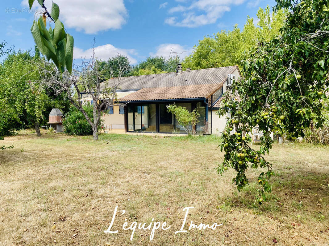 Maison T4 sur terrain arboré avec piscine et garage - photo 3