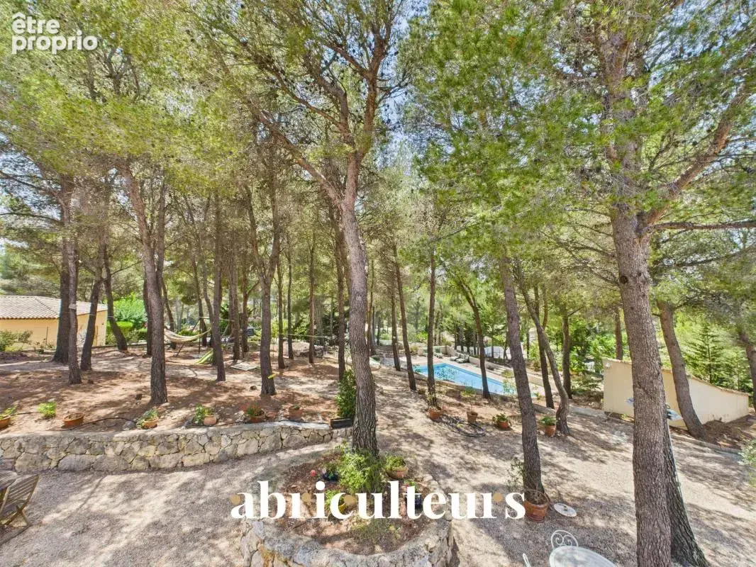 Maison d’architecte de 257 m² avec piscine et jardin arboré de 4 000 m² en vente à Ventabren (13122) - photo 24