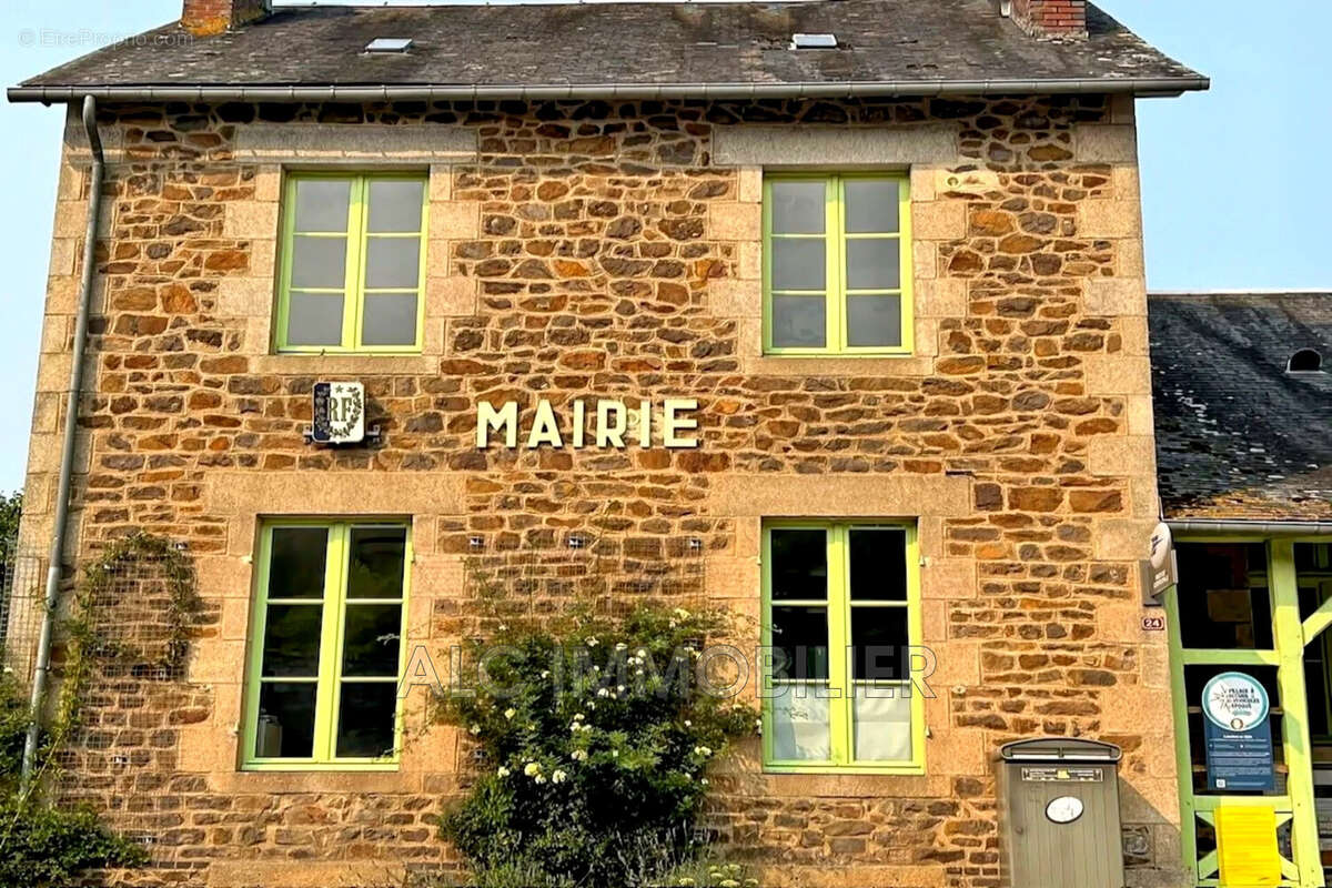 Commerce à Saint-Leonard-Des-Bois  - photo 9