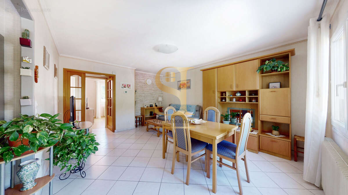 Maison à VIGNEUX-SUR-SEINE