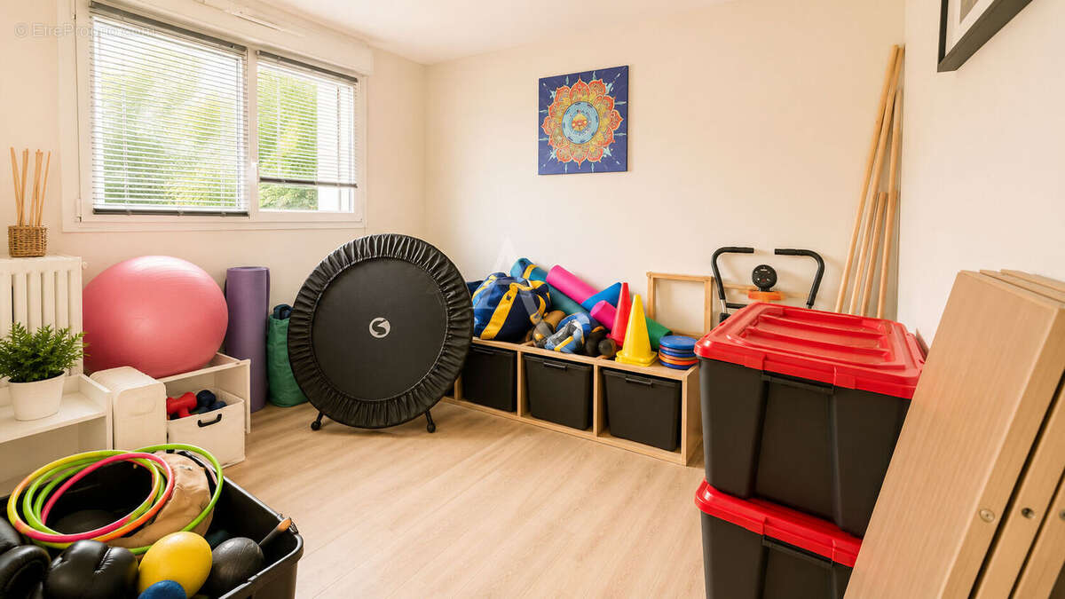 Maison de 8 pièces de 191 m² à Saint-Pierre-des-Corps - photo 2