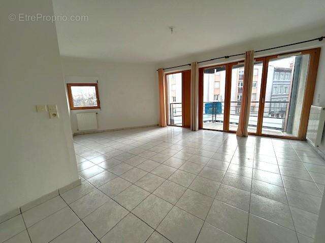   - Appartement à VILLEURBANNE