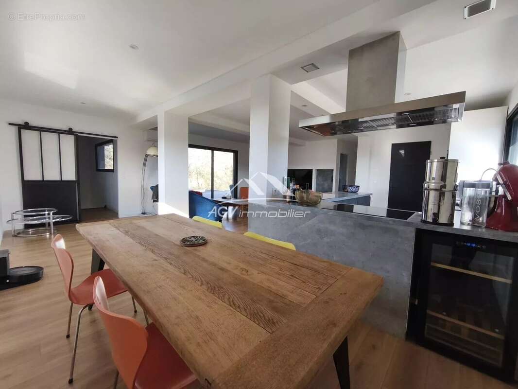 Maison à VEZENOBRES