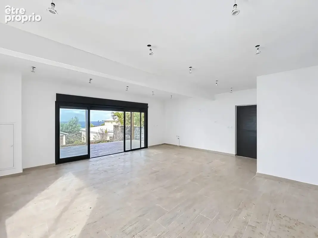 Maison 106 m² à Saint-Pierre  - photo 2