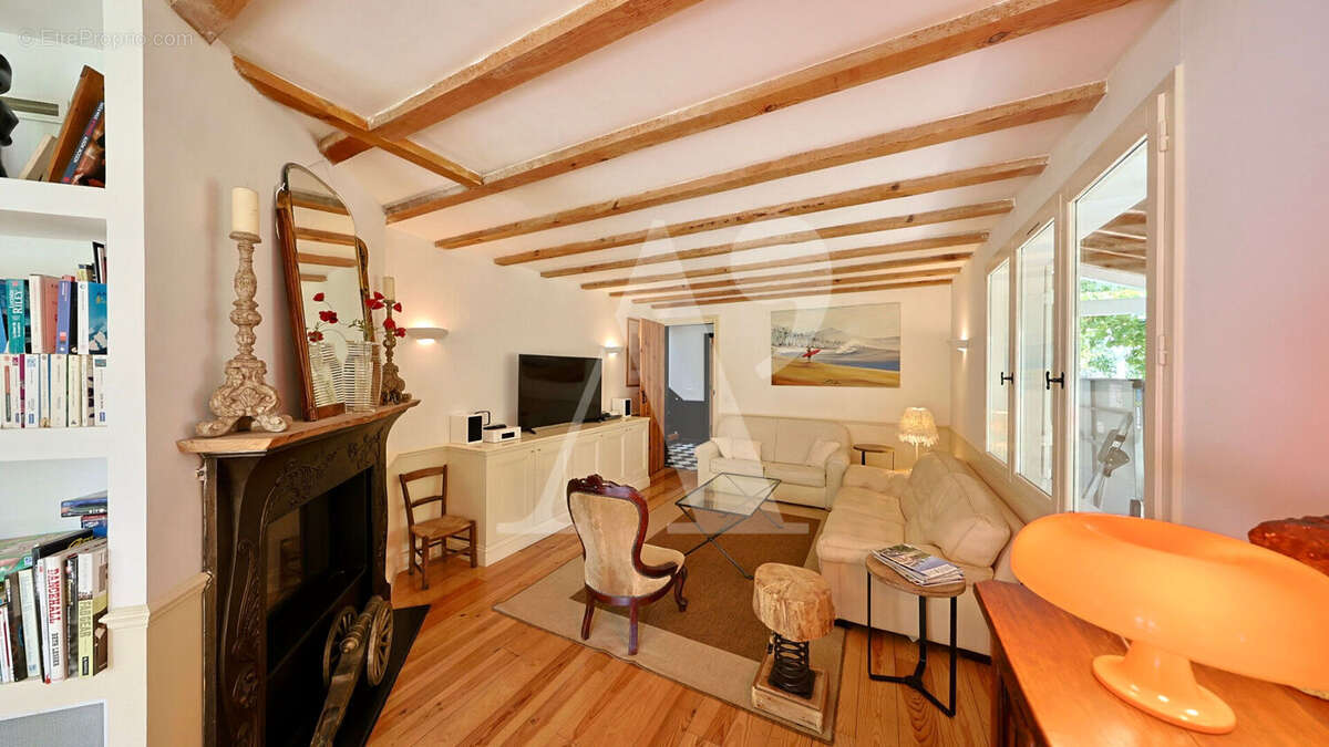 Maison à SAINT-JULIEN-EN-BORN