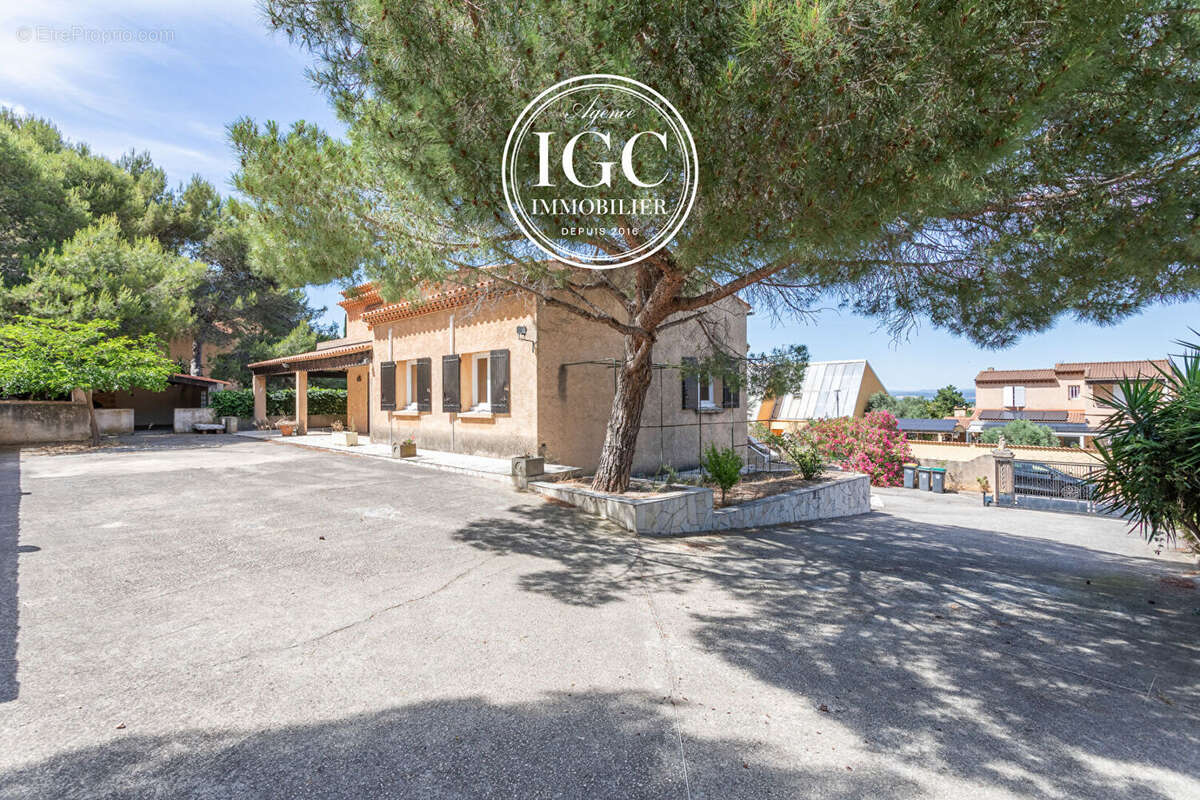 Maison à CHATEAUNEUF-LES-MARTIGUES