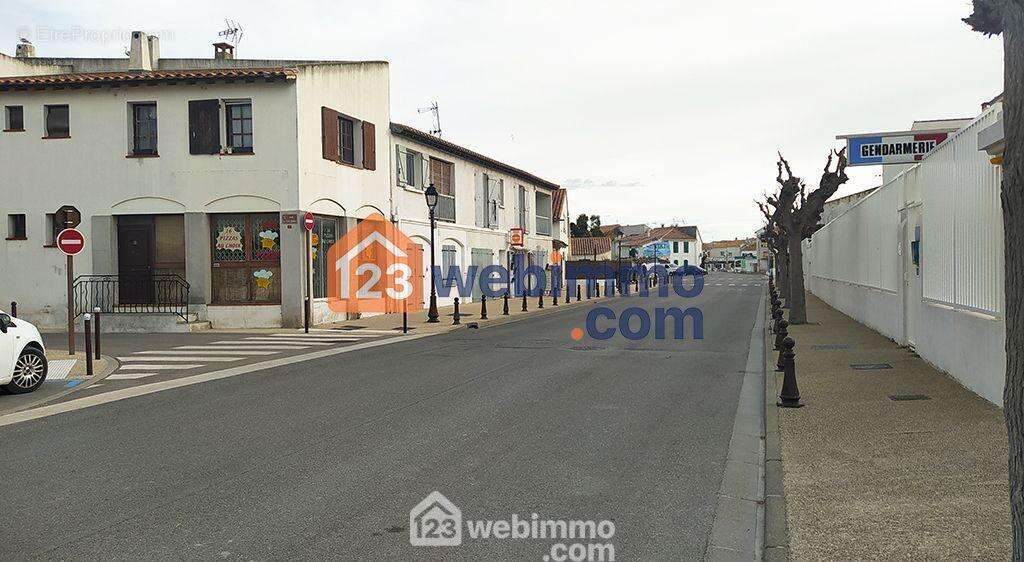 Commerce à SAINTES-MARIES-DE-LA-MER