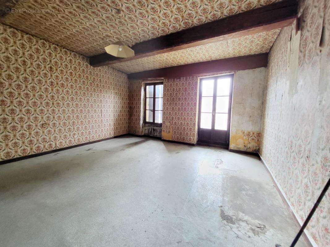Appartement à NEUVILLE-LES-DAMES