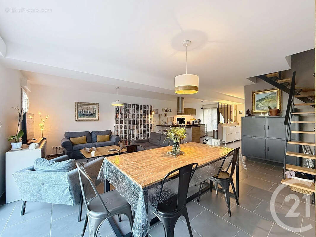 Appartement à BUCHERES
