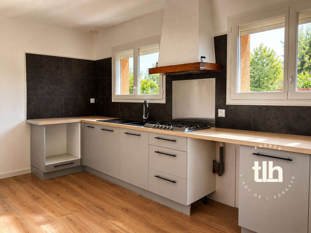 Maison 252 m² à Saint-Aunes  - photo 9