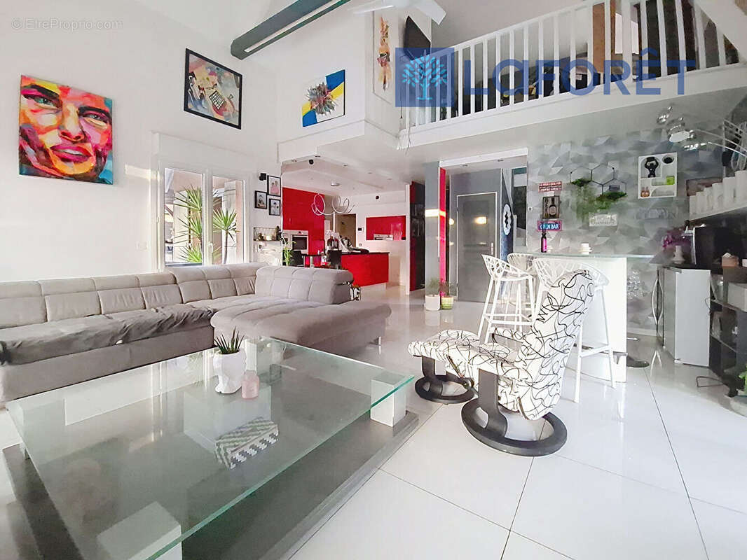 Maison à MAGNY-LE-HONGRE