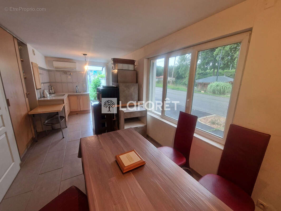 Maison Individuelle à Mouchard de 306 m² avec 5 appartements - photo 10