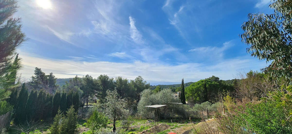 Maison à MONTOULIERS