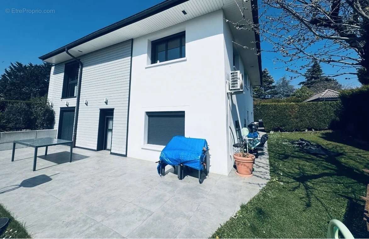 Maison à VETRAZ-MONTHOUX