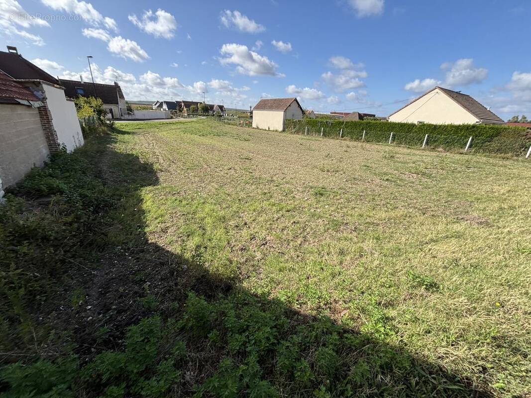 Terrain à CRIQUEBEUF-SUR-SEINE