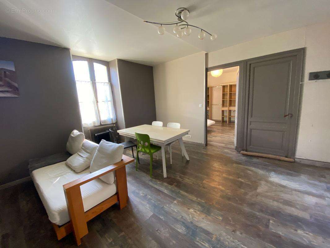 Commerce à TREMOLAT