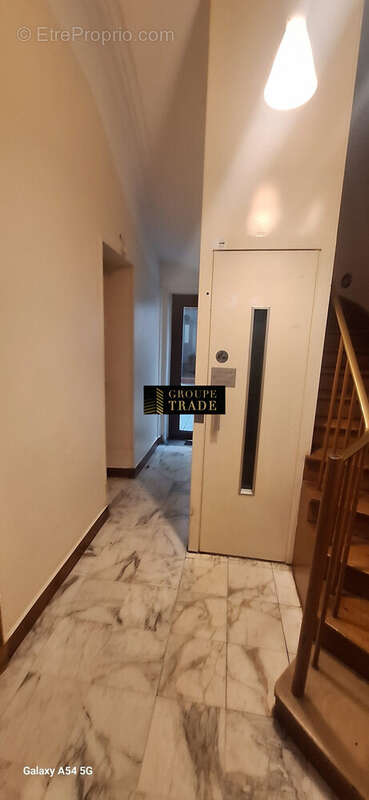 Commerce à PARIS-11E