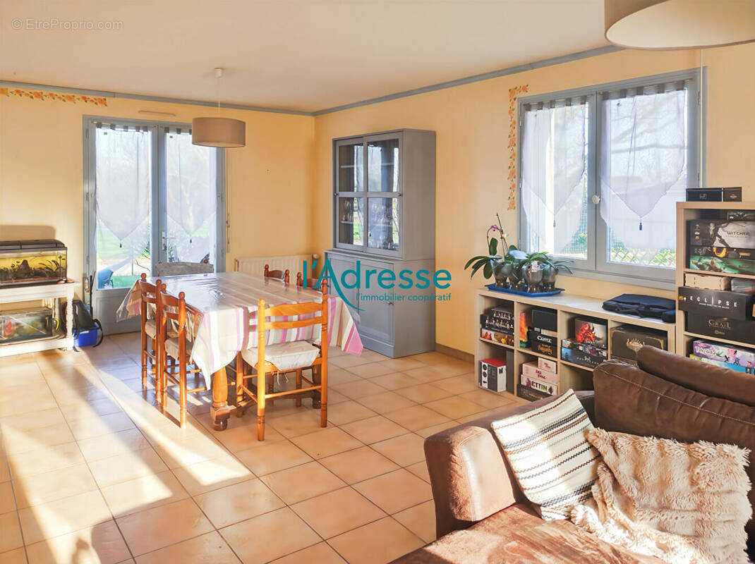 Maison à MONTREVAULT