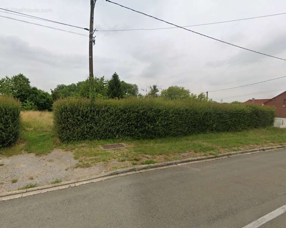 Terrain à VILLERS-OUTREAUX