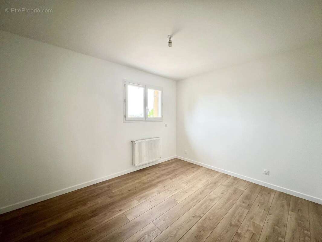 Maison à LA QUEUE-LES-YVELINES
