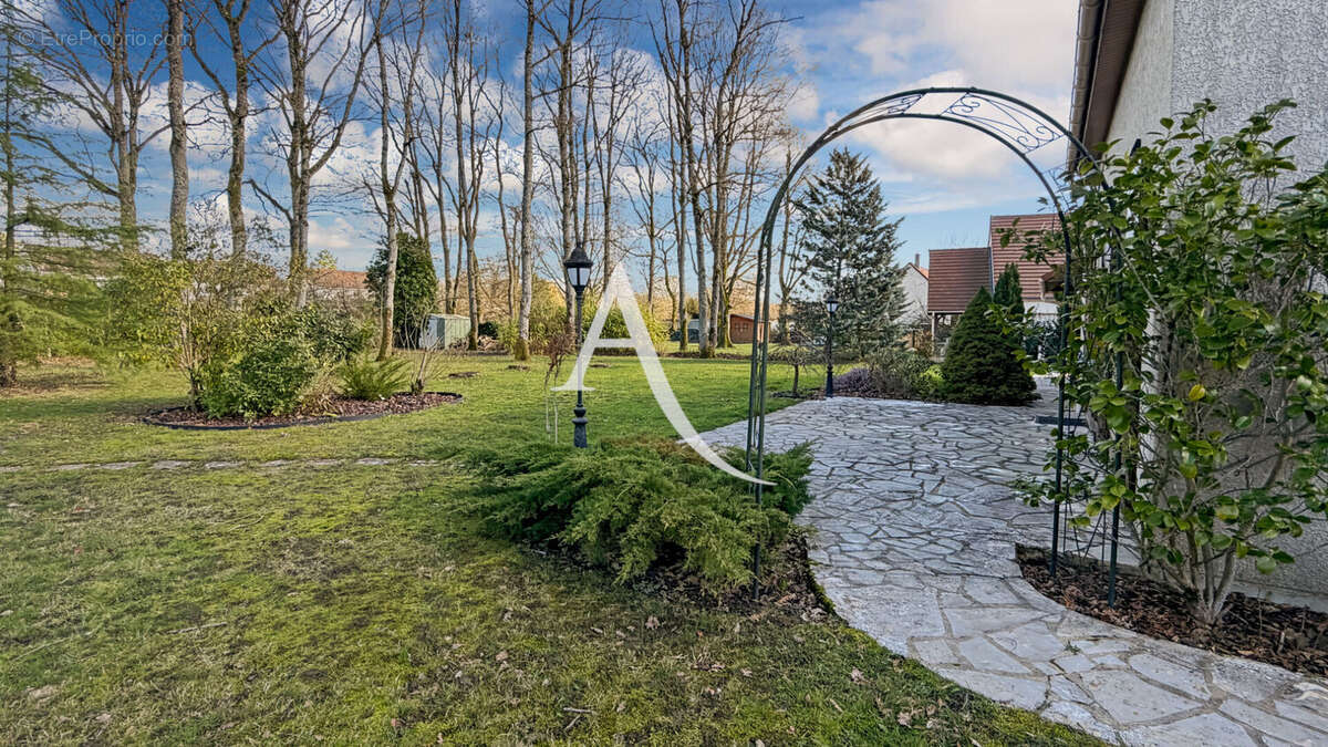 Maison à LE PERRAY-EN-YVELINES