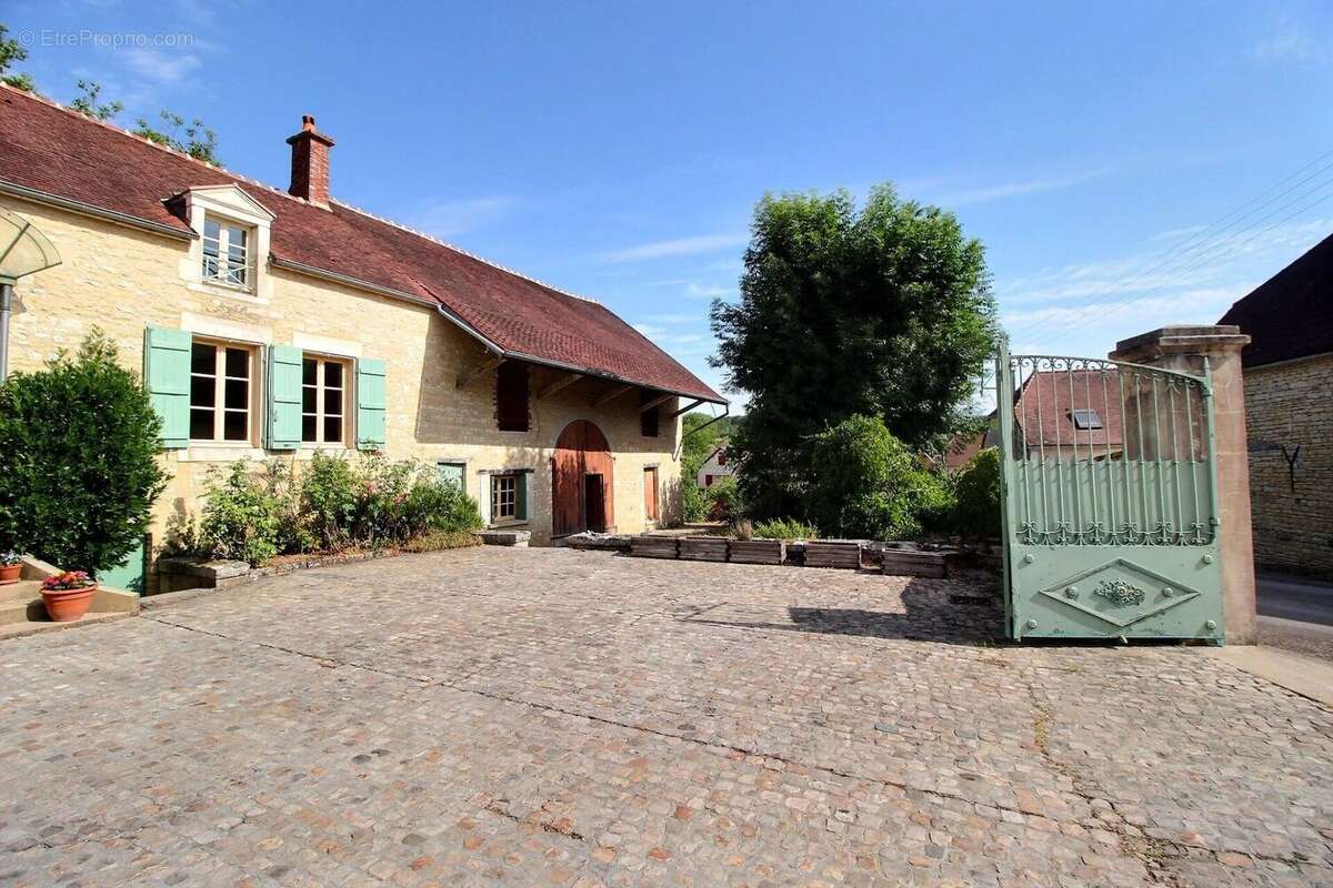 Maison à Etourvy  - photo 4