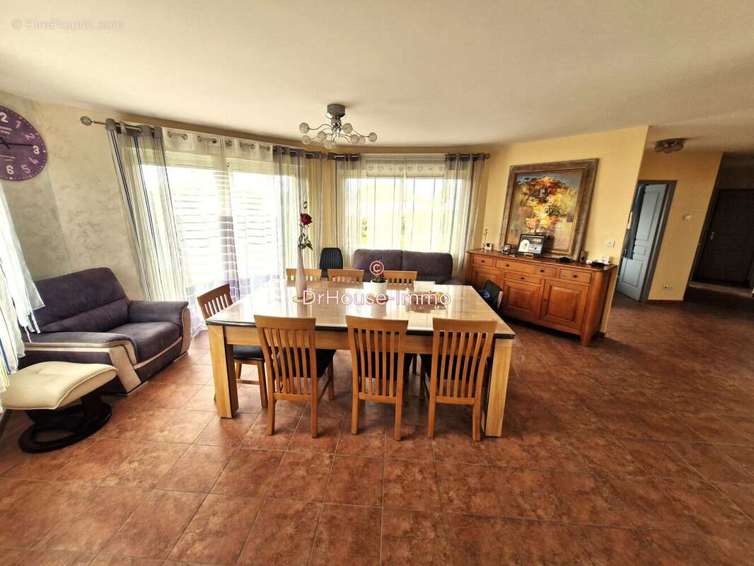 Maison à HORNOY-LE-BOURG